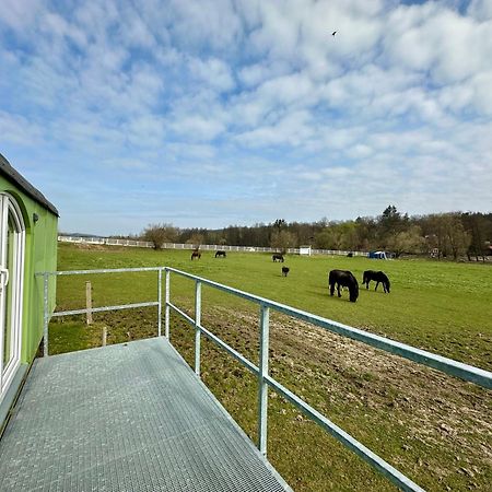 Glamping - Stylova Maringotka V Srdci Ladova Kraje, Pobliz Hlavniho Mesta Prahy Stribrna Skalice المظهر الخارجي الصورة