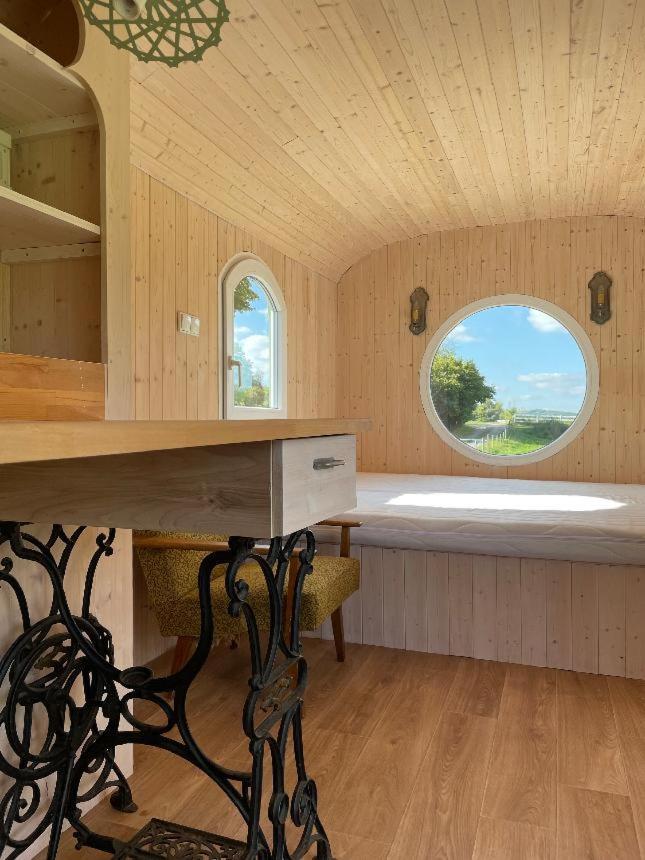 Glamping - Stylova Maringotka V Srdci Ladova Kraje, Pobliz Hlavniho Mesta Prahy Stribrna Skalice المظهر الخارجي الصورة