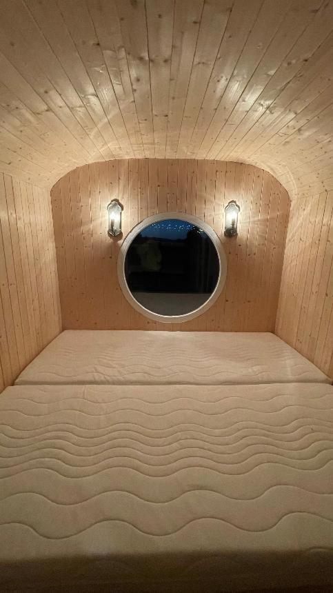 Glamping - Stylova Maringotka V Srdci Ladova Kraje, Pobliz Hlavniho Mesta Prahy Stribrna Skalice المظهر الخارجي الصورة