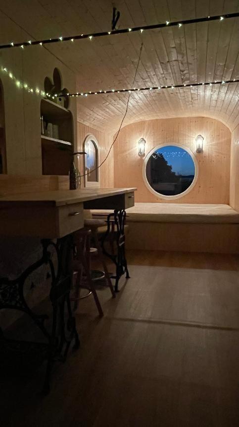 Glamping - Stylova Maringotka V Srdci Ladova Kraje, Pobliz Hlavniho Mesta Prahy Stribrna Skalice المظهر الخارجي الصورة