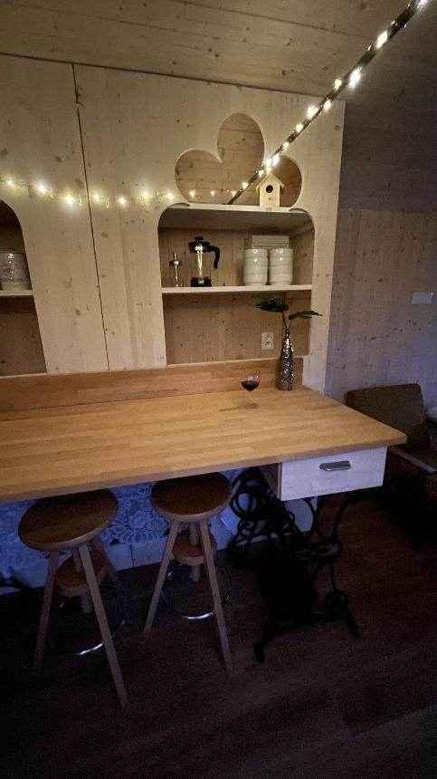 Glamping - Stylova Maringotka V Srdci Ladova Kraje, Pobliz Hlavniho Mesta Prahy Stribrna Skalice المظهر الخارجي الصورة