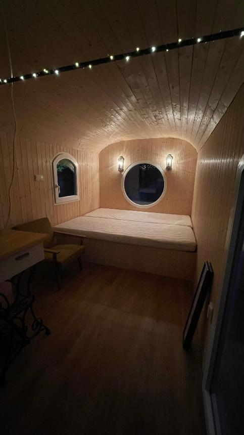 Glamping - Stylova Maringotka V Srdci Ladova Kraje, Pobliz Hlavniho Mesta Prahy Stribrna Skalice المظهر الخارجي الصورة