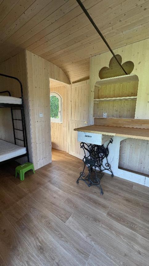 Glamping - Stylova Maringotka V Srdci Ladova Kraje, Pobliz Hlavniho Mesta Prahy Stribrna Skalice المظهر الخارجي الصورة